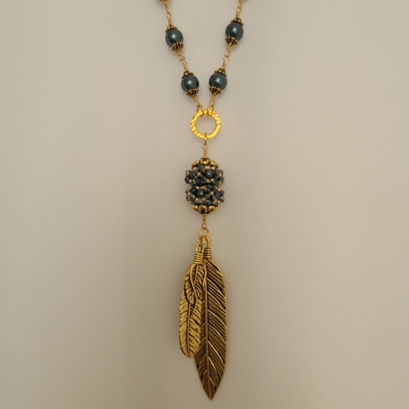 Feather dangle Necklace - Picture 2 of 4